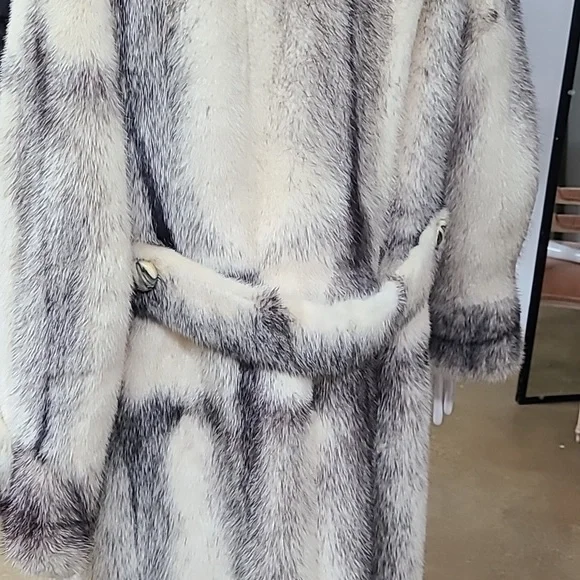 Genuine midi Fur coat - Picture 7 of 16
